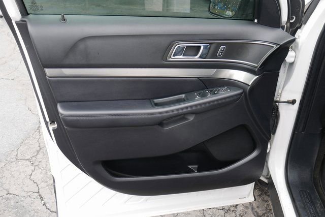 Used 2018 Ford Explorer XLT image 11