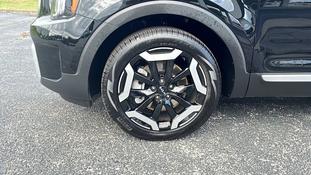 Used 2025 Kia Telluride EX w/ EX Captain's Chair Package image 9