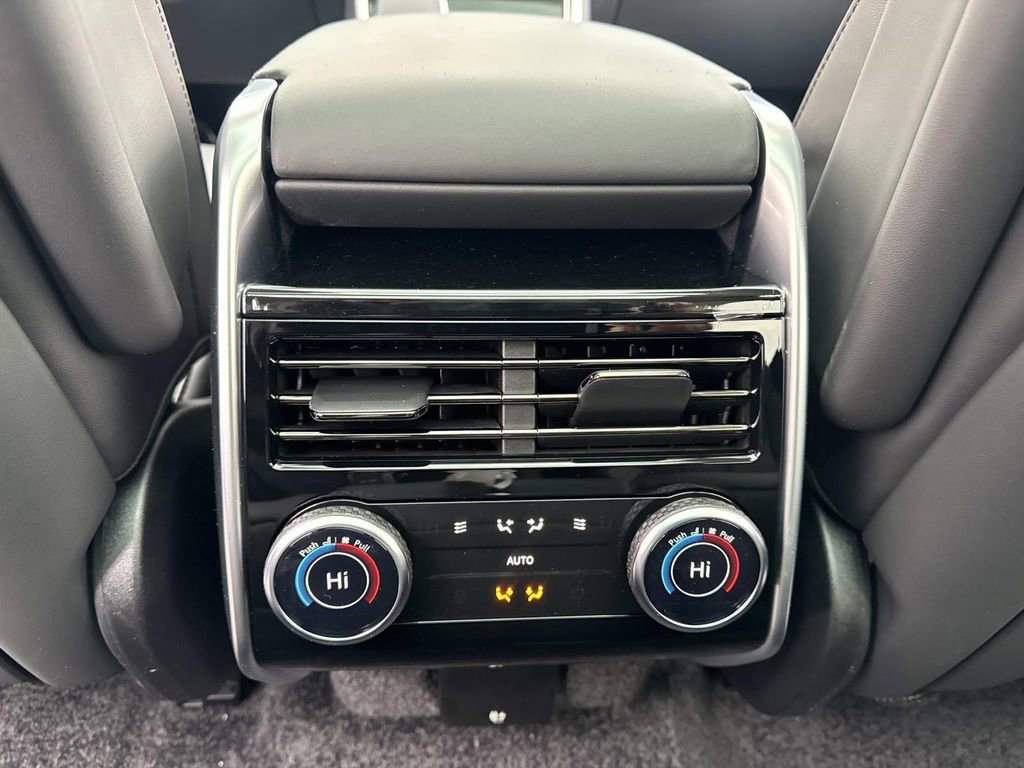 New 2026 Land Rover Range Rover SE image 15