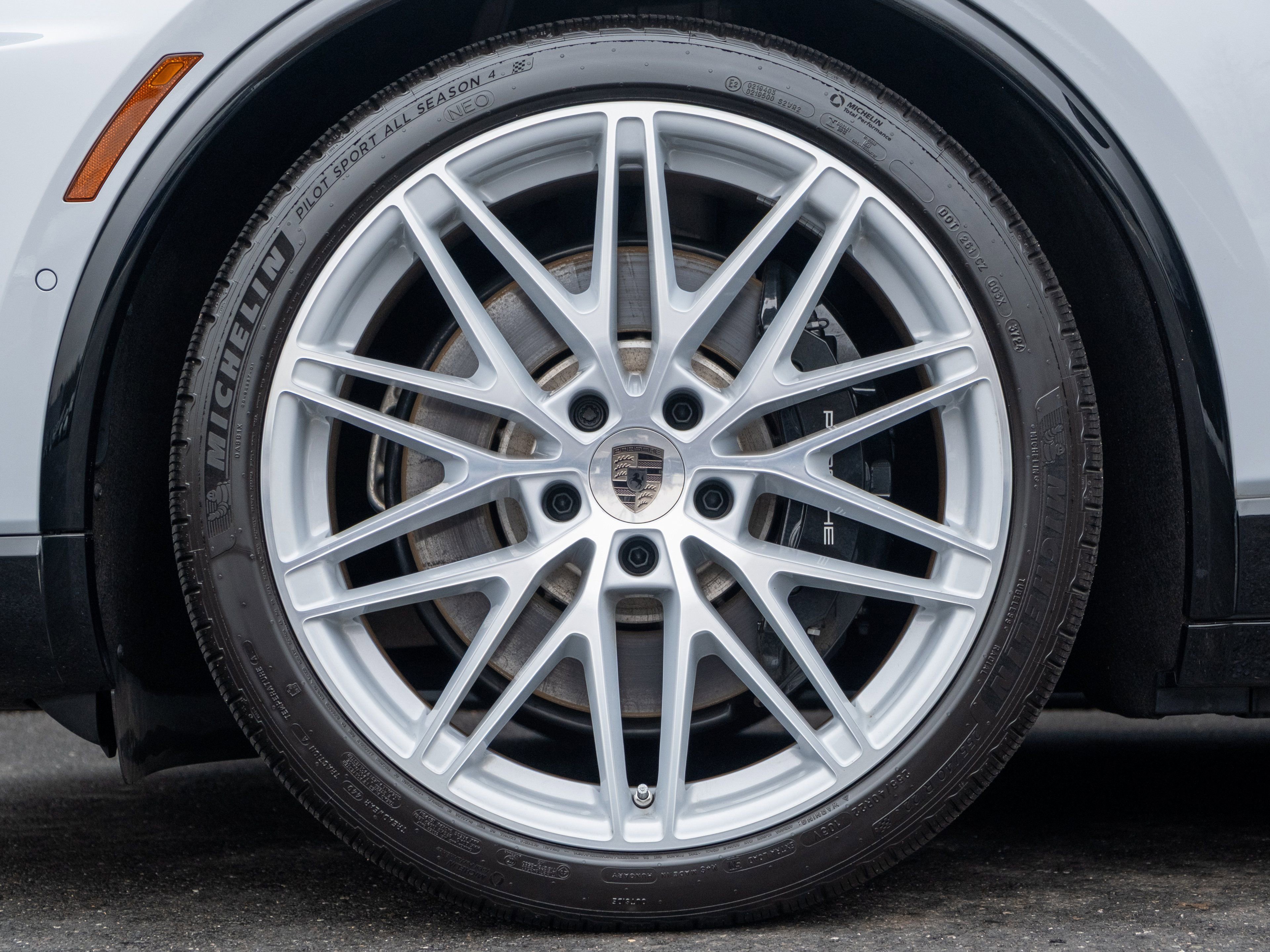 Certified 2025 Porsche Macan Turbo Electric image 12