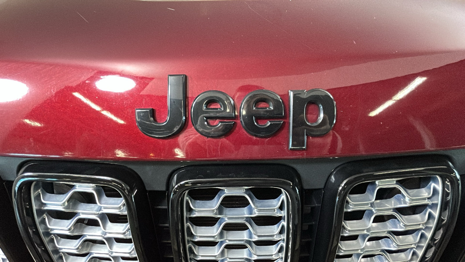 Used 2020 Jeep Grand Cherokee Altitude AWD/4WD image 10