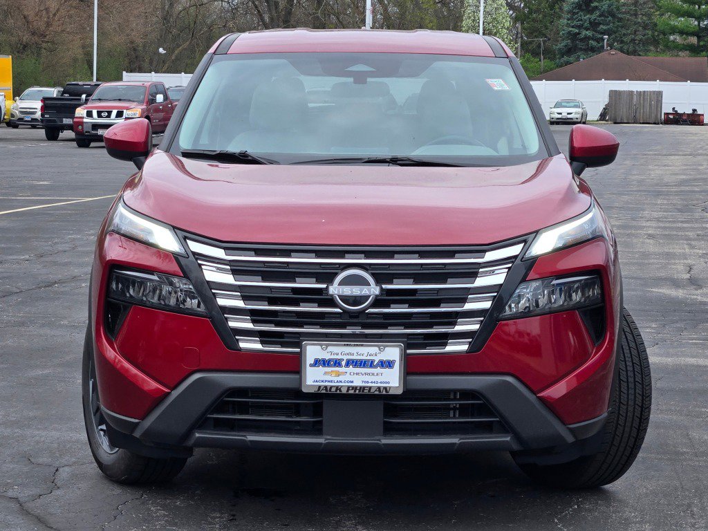 Used 2025 Nissan Rogue SV AWD/4WD image 4