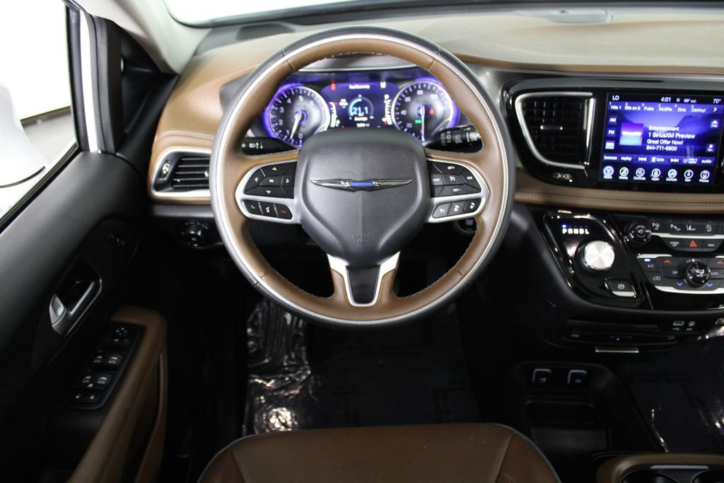 Used 2017 Chrysler Pacifica Limited w/ UConnect Theater Package image 6