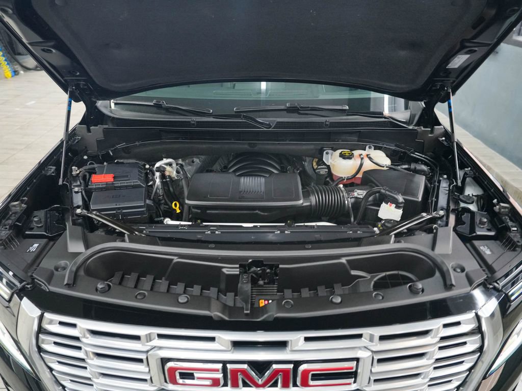 Used 2025 GMC Yukon XL Denali AWD/4WD image 44