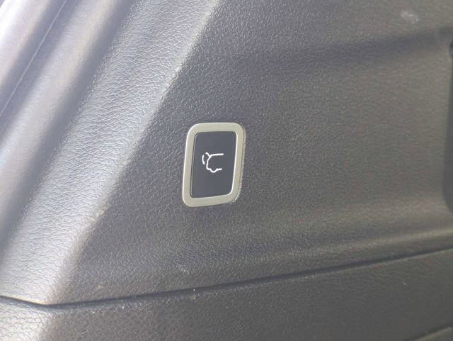 Used 2025 Chrysler Pacifica Limited image 13