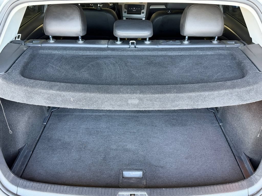 Used 2017 Volkswagen Golf Wolfsburg Edition FWD image 28