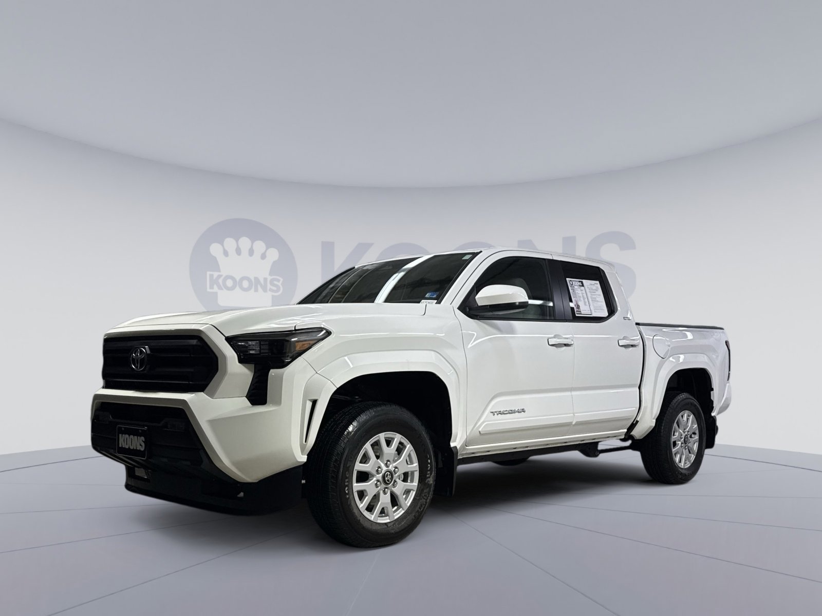 Used 2025 Toyota Tacoma SR5 image 1