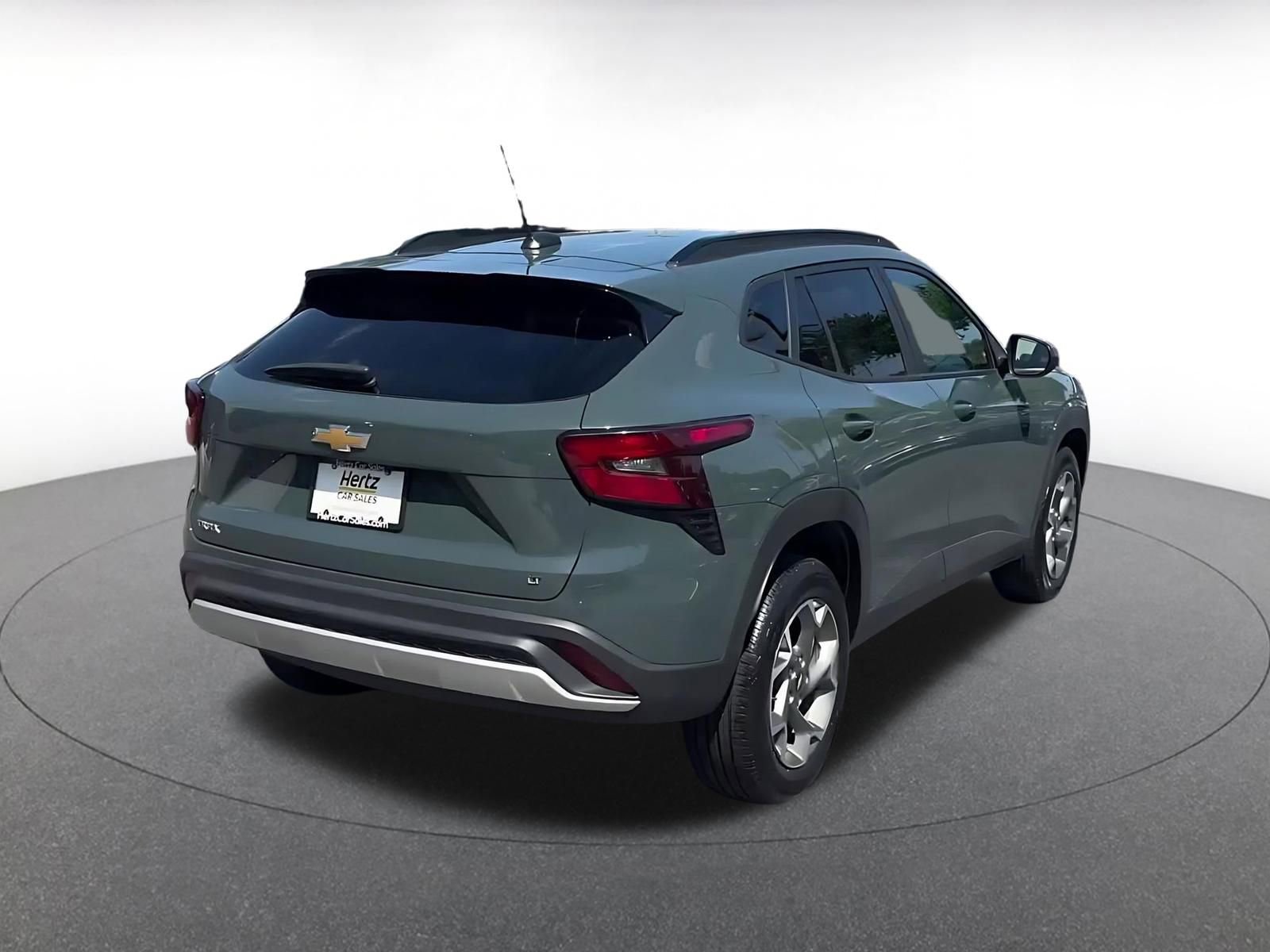 Used 2025 Chevrolet Trax LT FWD image 15