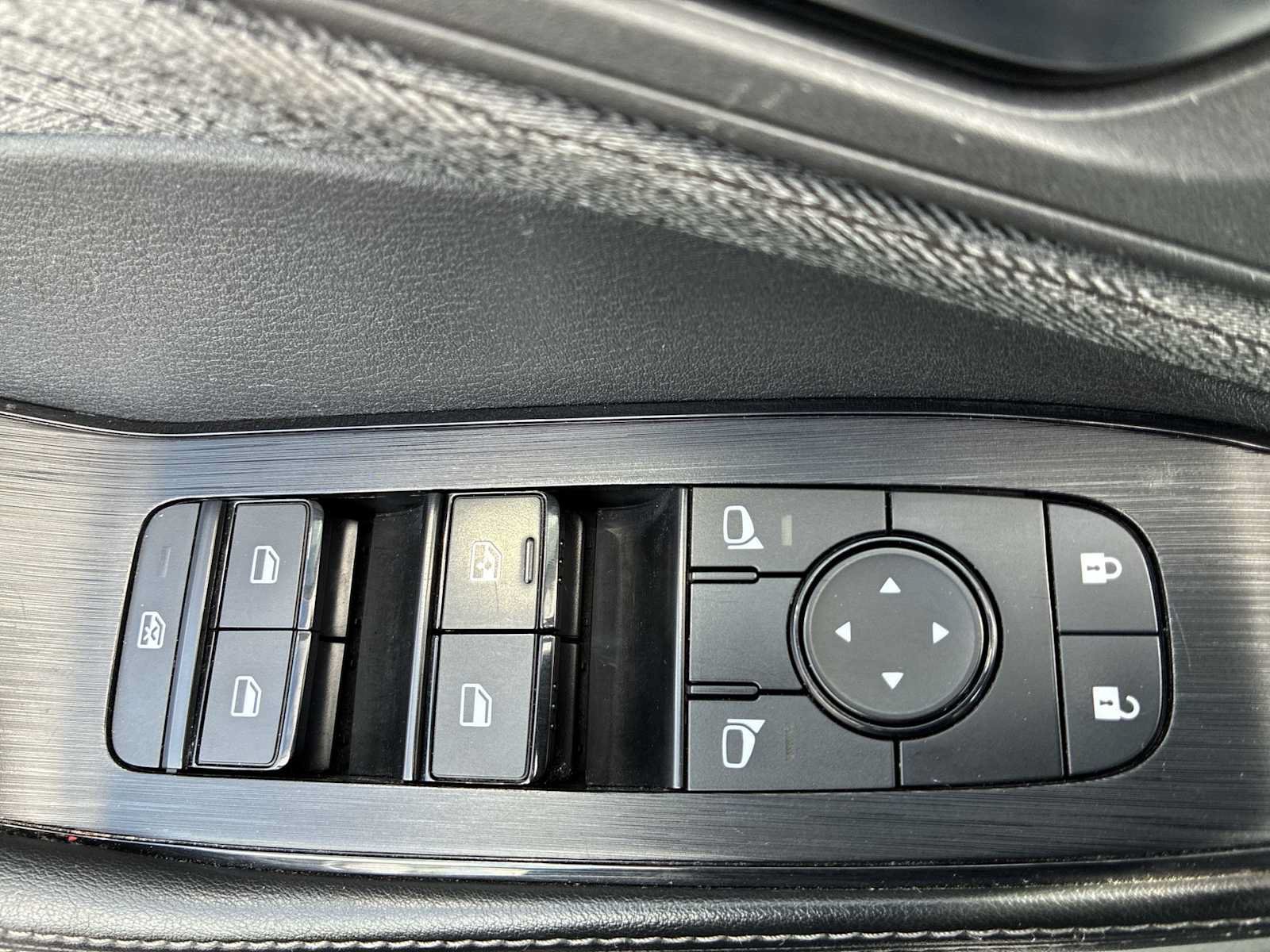 Used 2023 Nissan Rogue SV AWD/4WD image 15