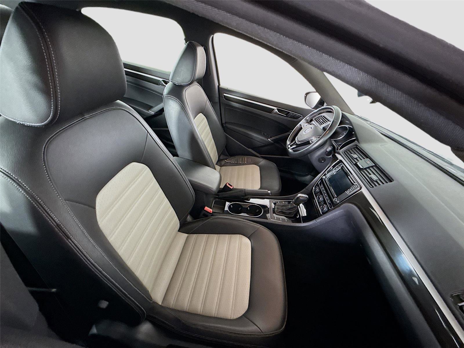 Used 2018 Volkswagen Passat 3.6 image 20