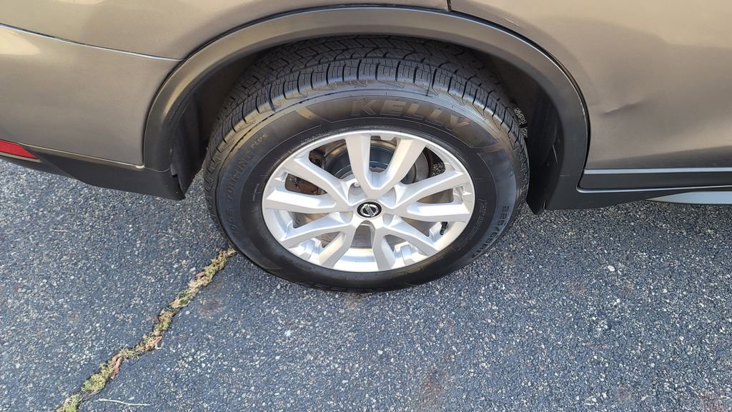 Used 2017 Nissan Rogue SV image 13