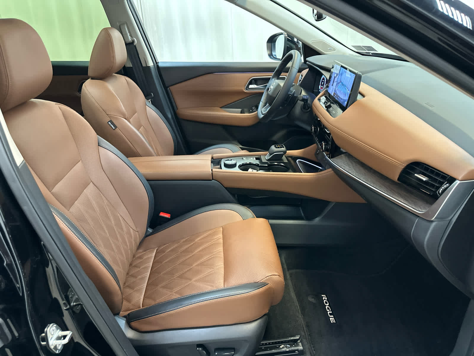 Certified 2025 Nissan Rogue Platinum image 14