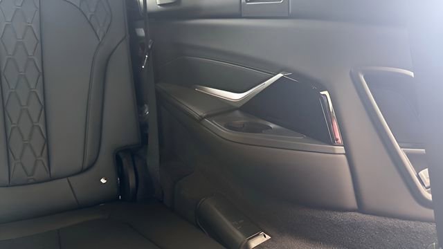 Used 2026 BMW X7 M60i image 36