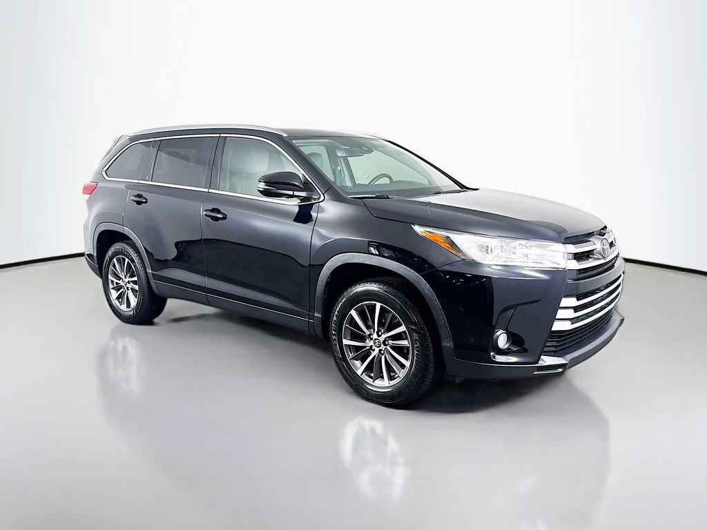 Used 2019 Toyota Highlander XLE image 3