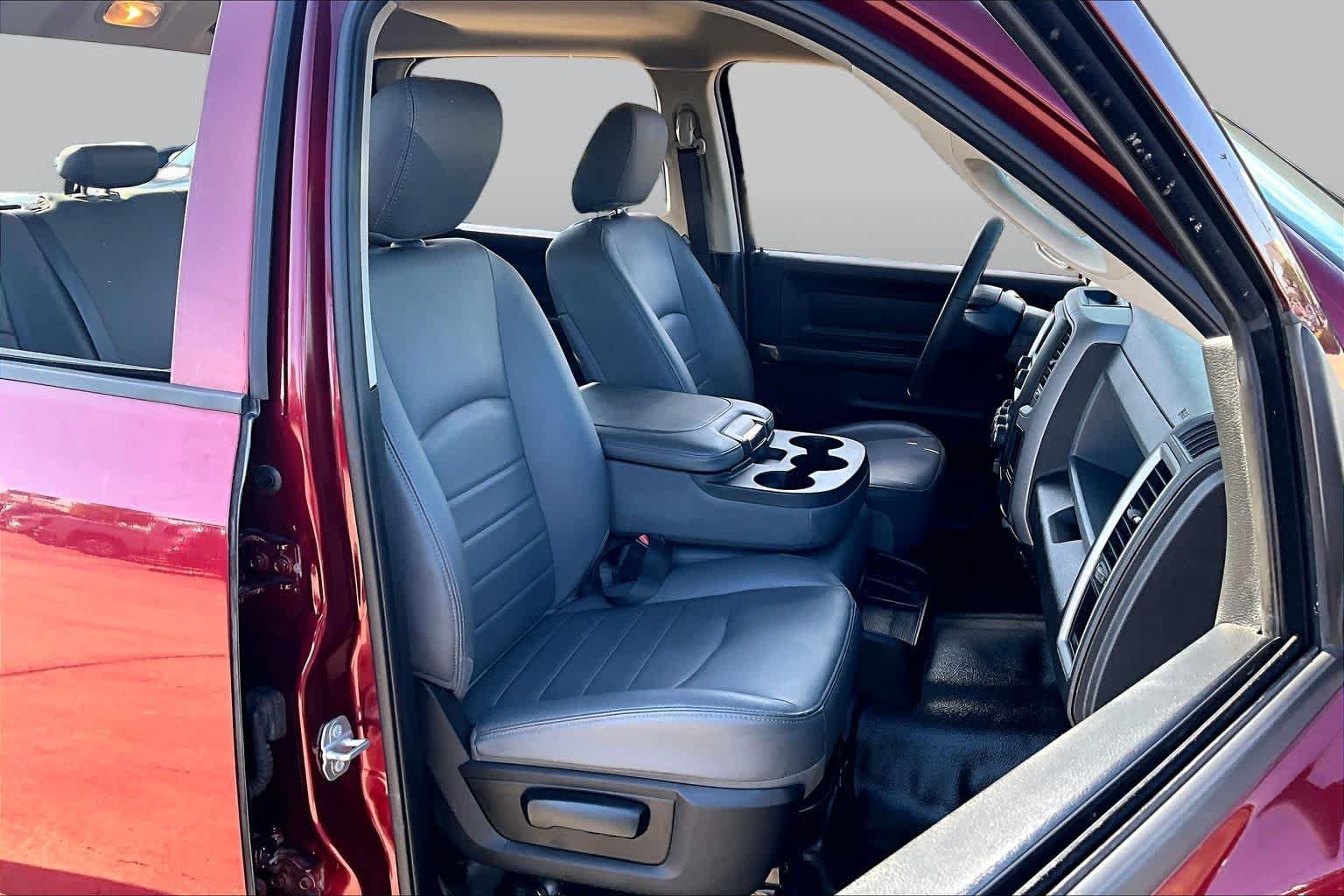 Used 2019 RAM 1500 Tradesman w/ Chrome Appearance Group RWD image 9