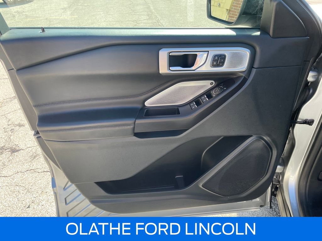 Certified 2020 Ford Explorer Platinum w/ Premium Technology Package AWD/4WD image 13