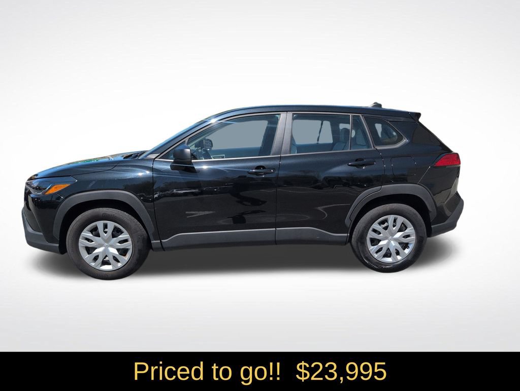 Used 2023 Toyota Corolla Cross L AWD/4WD image 3
