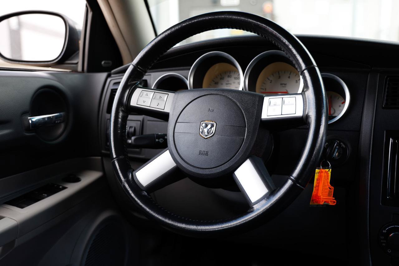 Used 2006 Dodge Magnum R/T w/ Convenience Group II RWD image 29