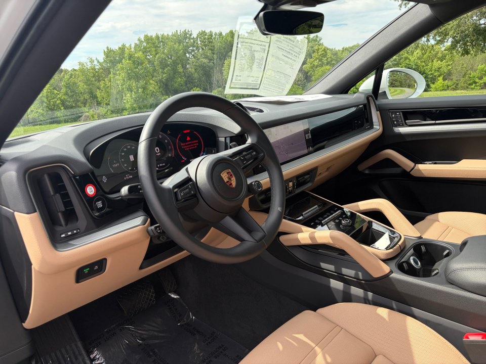 Certified 2025 Porsche Cayenne Coupe AWD/4WD image 12