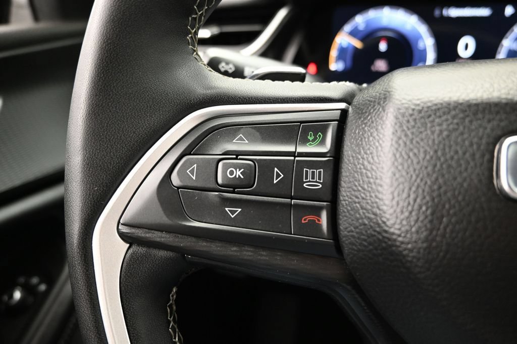 Used 2025 Jeep Grand Cherokee Altitude AWD/4WD image 25