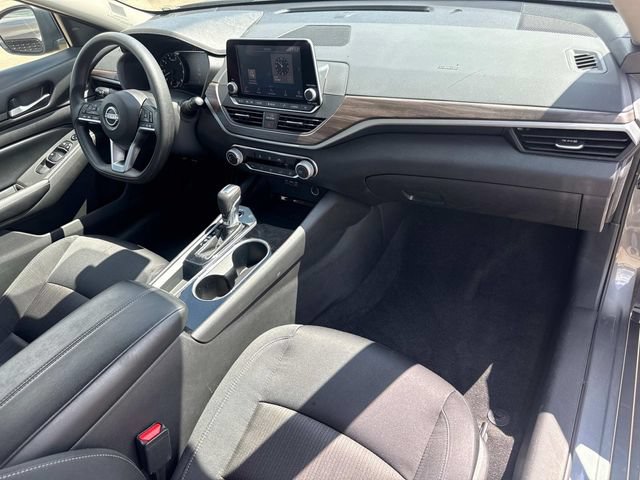 Used 2024 Nissan Altima 2.5 SV FWD image 17