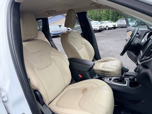 Used 2016 Jeep Cherokee Limited w/ Luxury Group AWD/4WD image 26