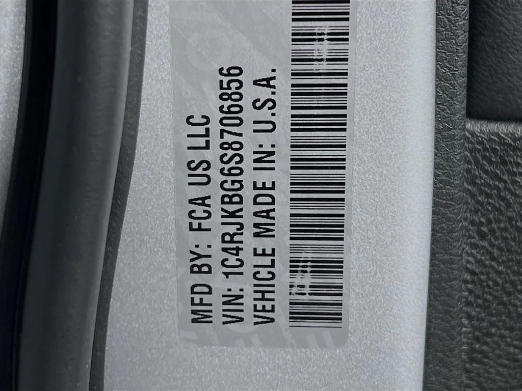 Used 2025 Jeep Grand Cherokee L Limited w/ Black Appearance Package image 34