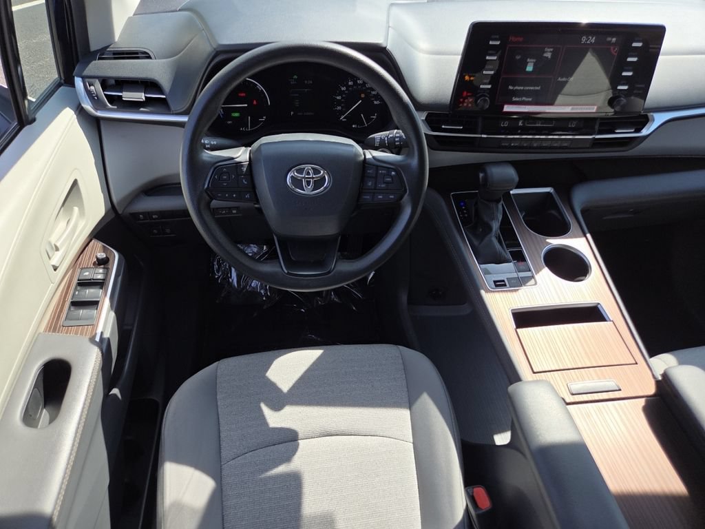 Used 2024 Toyota Sienna LE AWD/4WD image 28