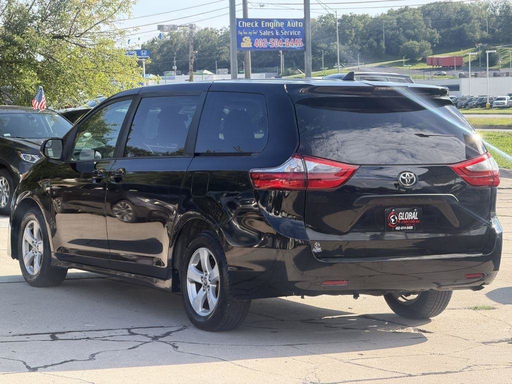 Used 2020 Toyota Sienna L FWD image 5