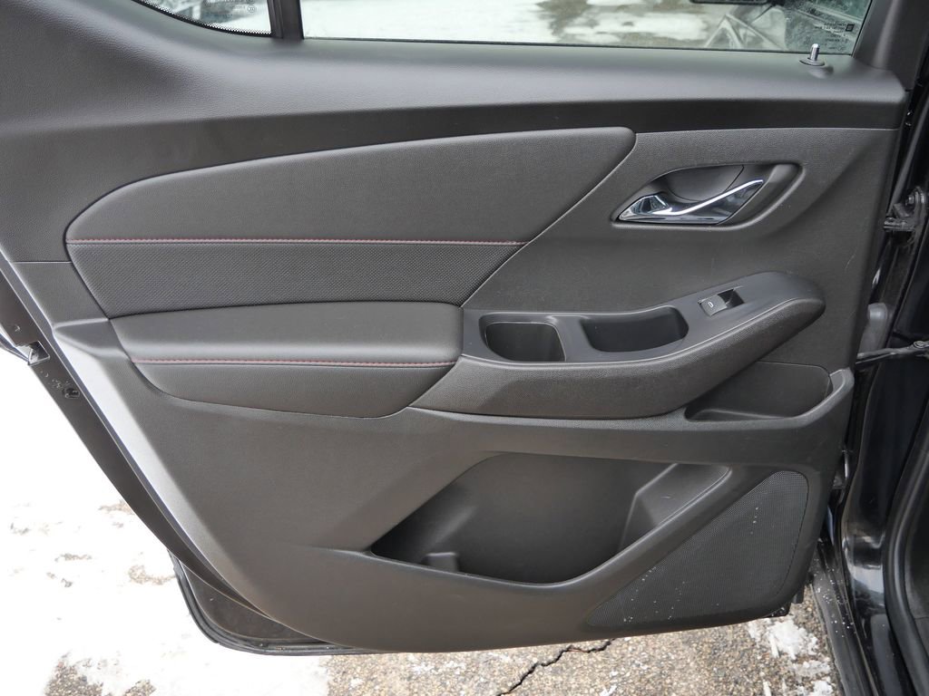 Used 2023 Chevrolet Traverse RS image 25