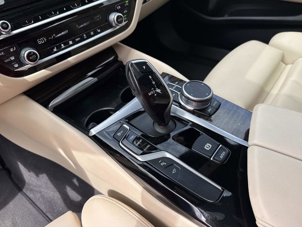 Used 2020 BMW 530i w/ M Sport Package RWD image 27