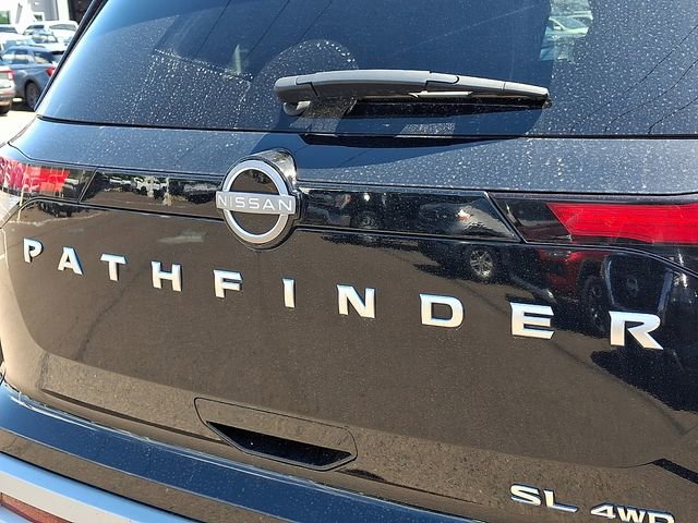 Used 2025 Nissan Pathfinder SL AWD/4WD image 30
