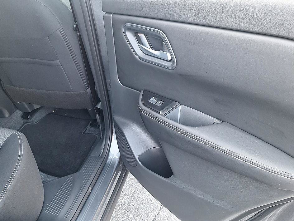 Certified 2026 Nissan Rogue SV FWD image 27