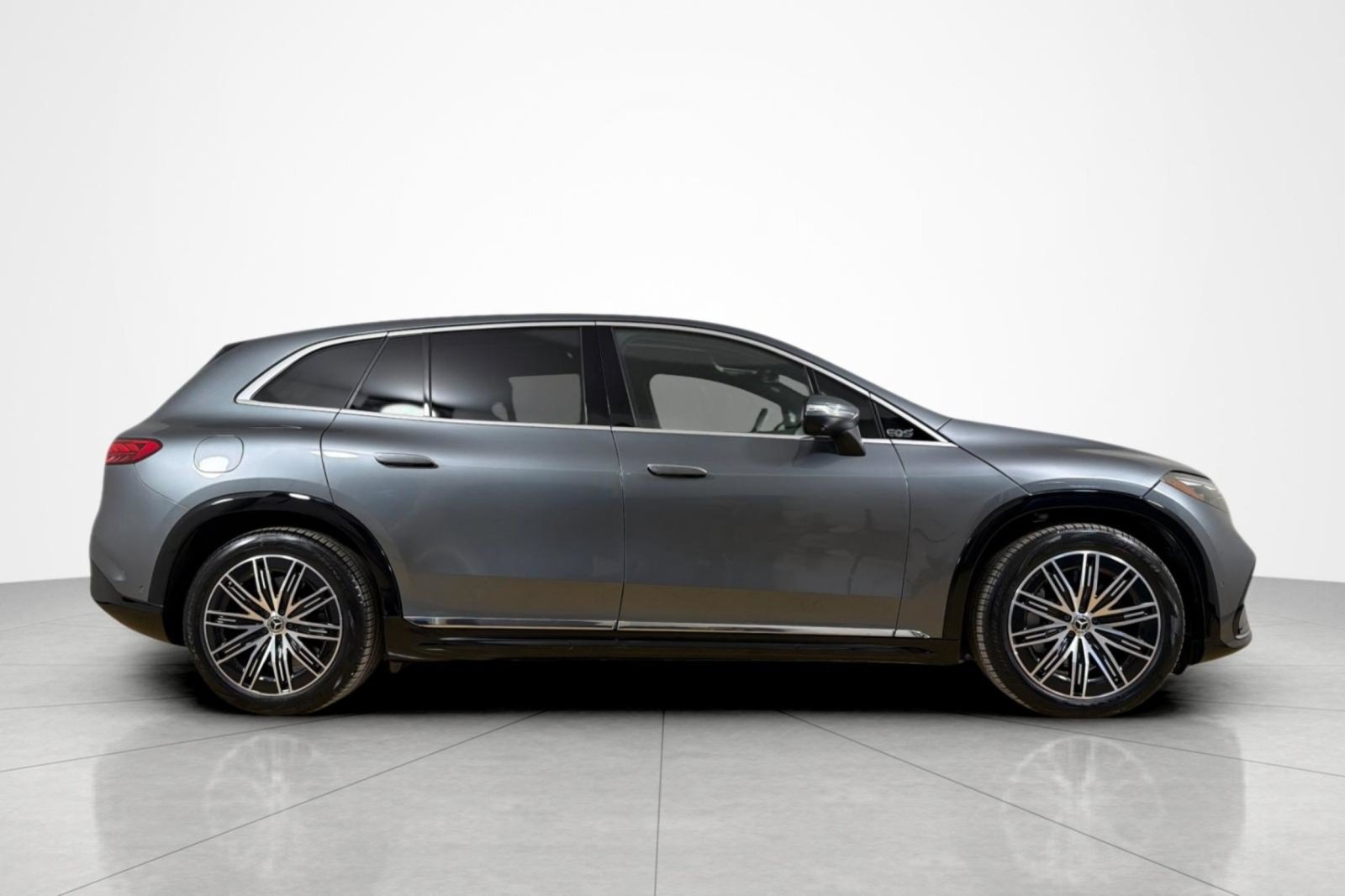 Used 2023 Mercedes-Benz EQS 580 4MATIC SUV image 6