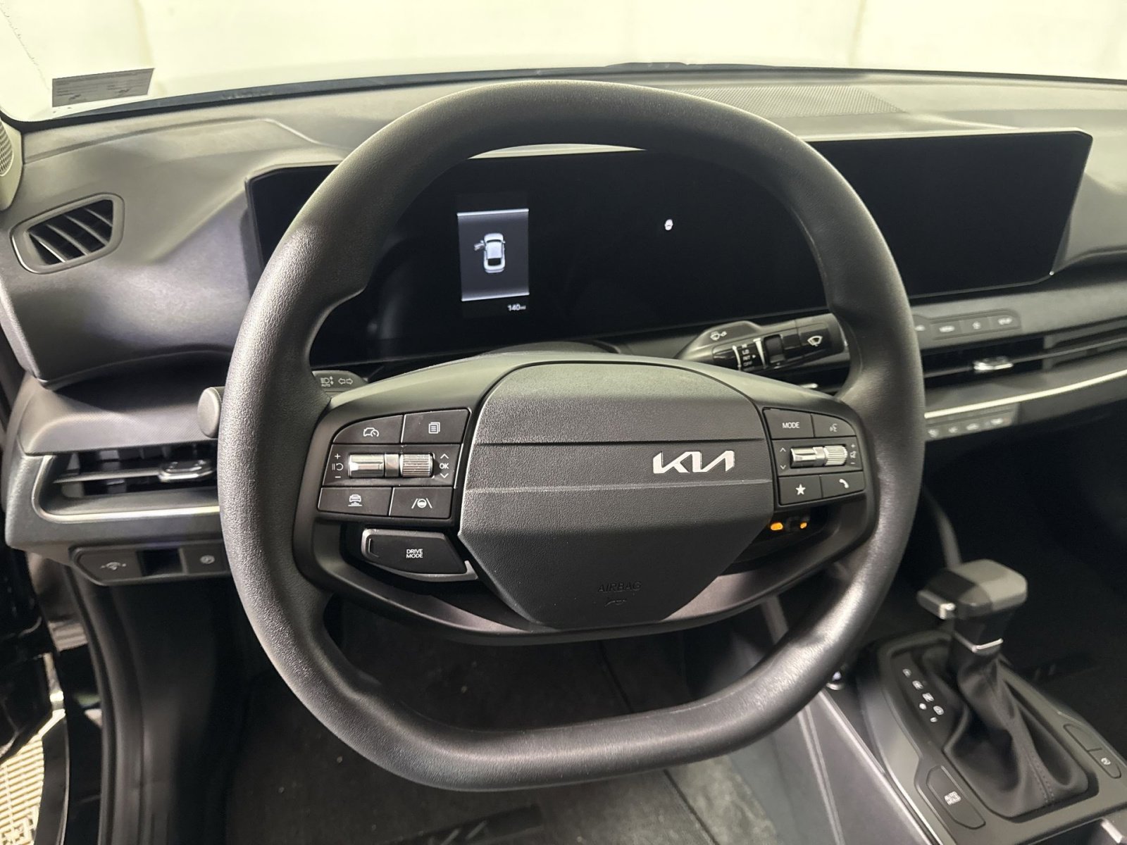 New 2025 Kia K4 LXS image 16