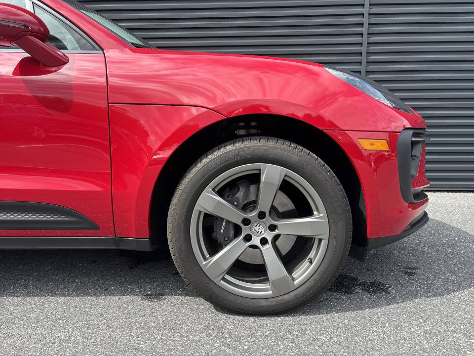 Used 2025 Porsche Macan AWD/4WD image 7