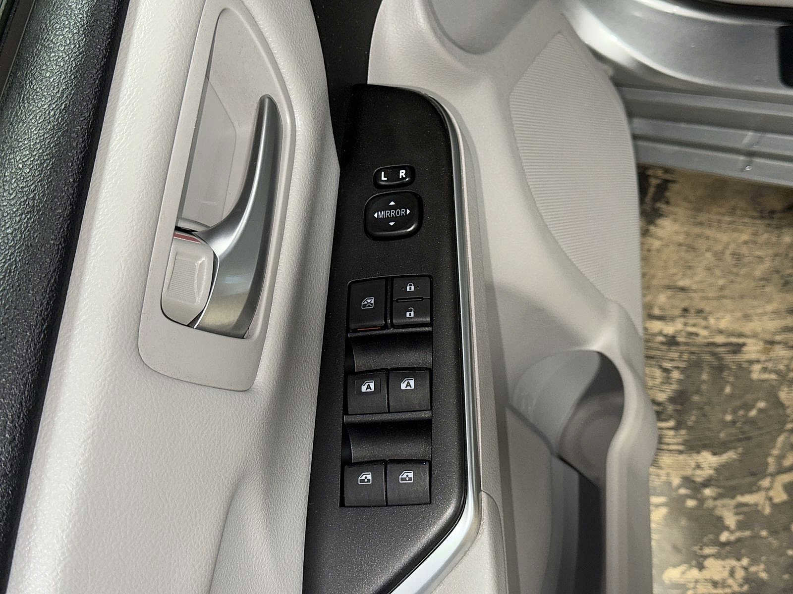 Used 2016 Toyota Camry LE FWD image 22