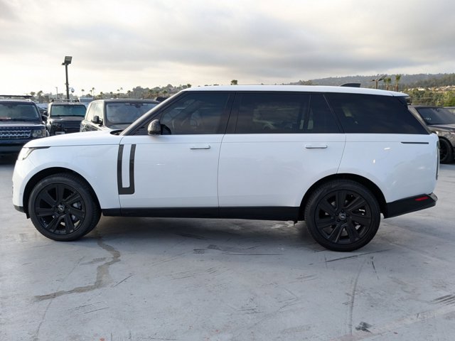 Used 2023 Land Rover Range Rover Long Wheelbase SE image 8