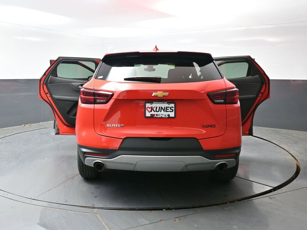 Used 2025 Chevrolet Blazer LT FWD image 58