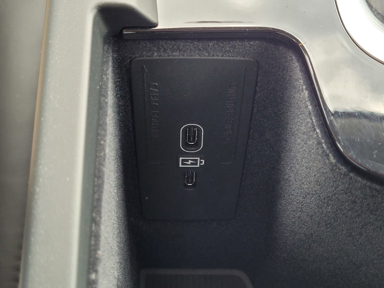 Certified 2023 Volvo XC60 B6 Ultimate w/ Protection Package Premier image 27