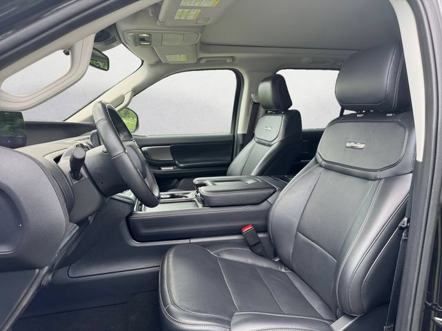 Used 2025 Ford Expedition Platinum AWD/4WD image 9