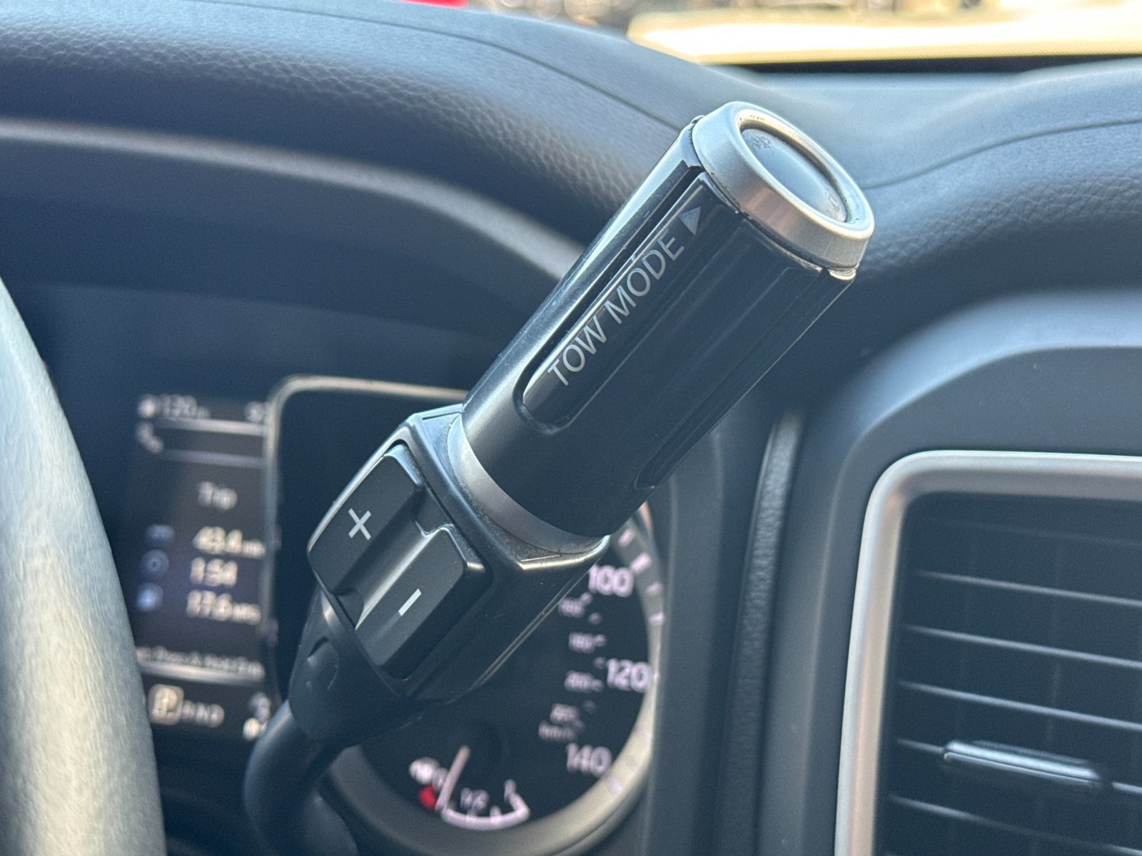 Used 2018 Nissan Titan SV w/ SV Convenience Package AWD/4WD image 24