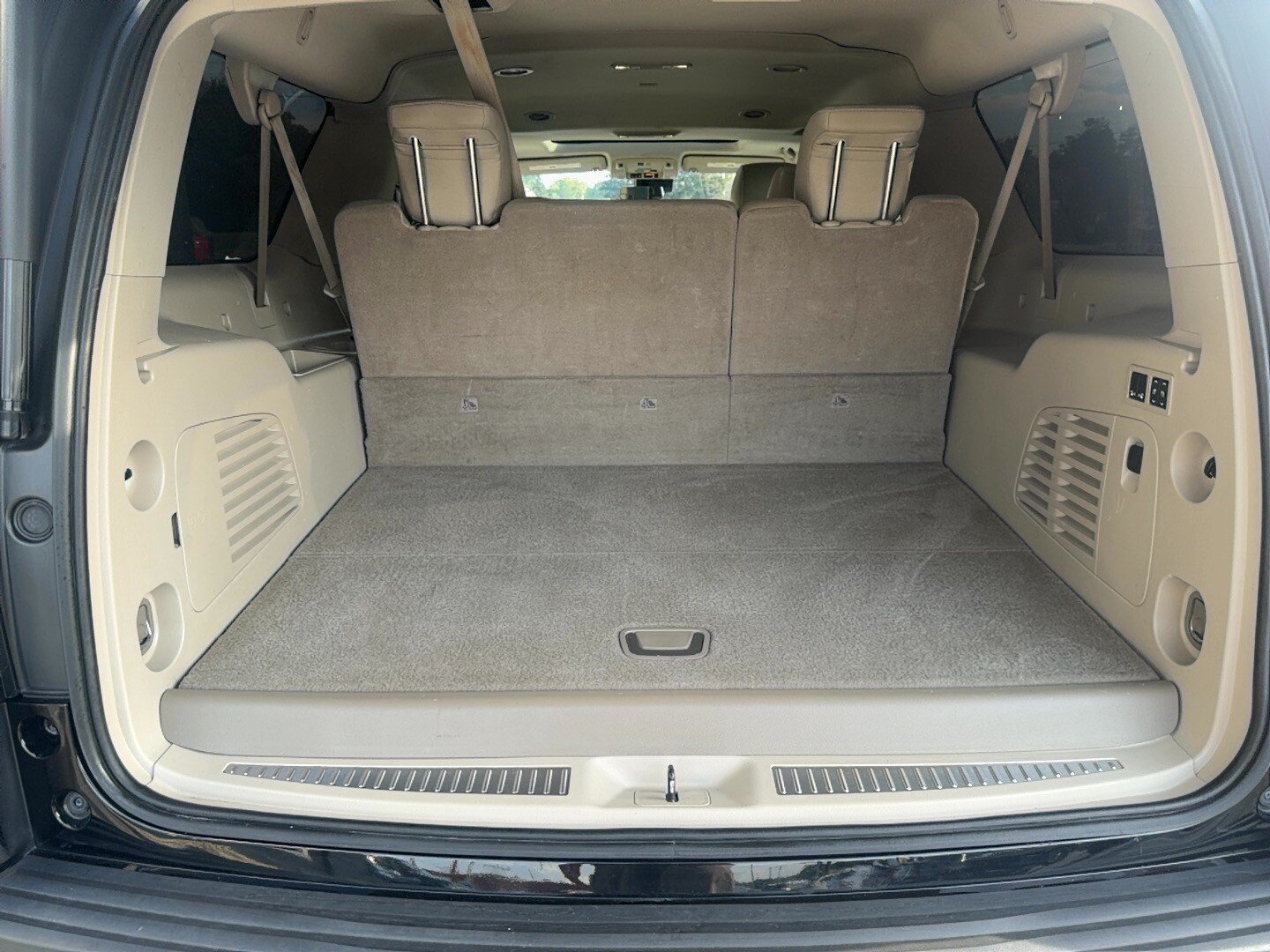 Used 2018 Cadillac Escalade ESV Luxury AWD/4WD image 10