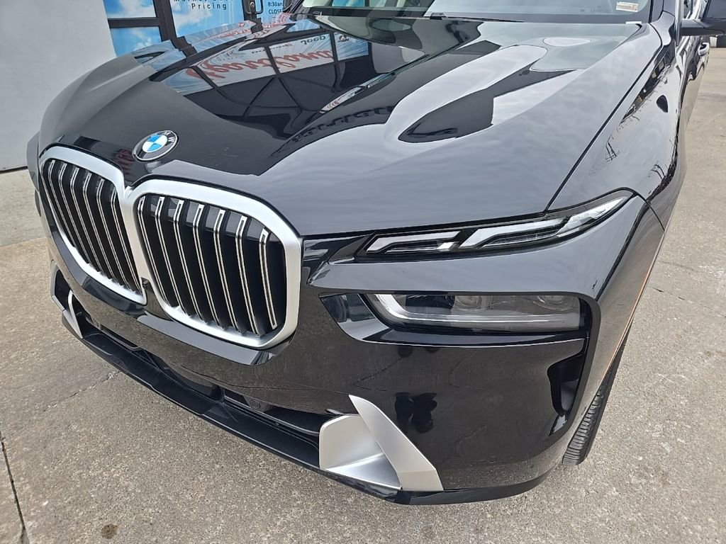 Used 2024 BMW X7 xDrive40i w/ Climate Comfort Package image 17