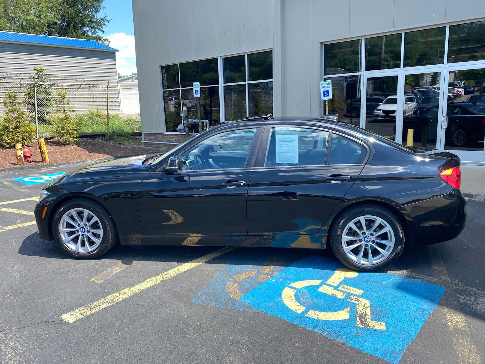 Used 2017 BMW 320i xDrive Sedan AWD/4WD image 13
