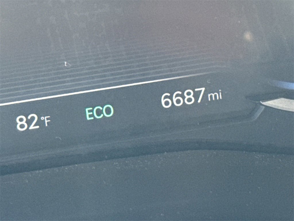 Used 2025 Genesis G70 2.5T image 27