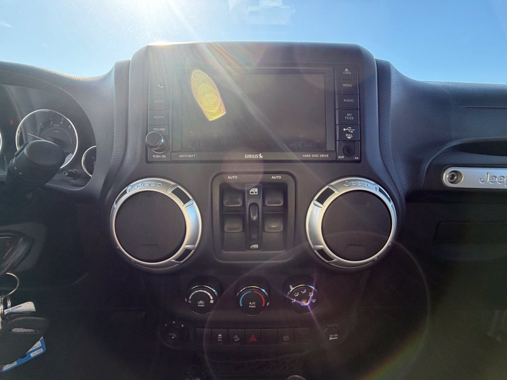 Used 2014 Jeep Wrangler Unlimited Sahara w/ Connectivity Group AWD/4WD image 8