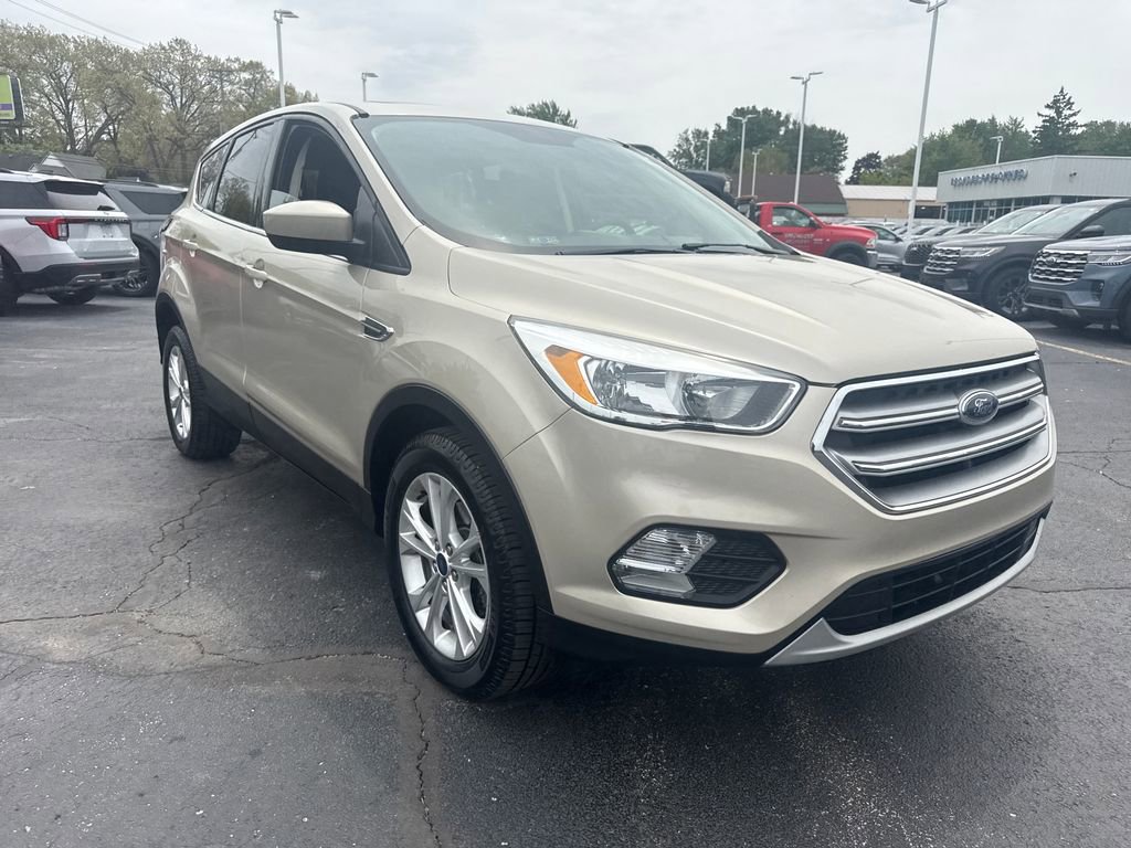 Used 2017 Ford Escape SE FWD image 4