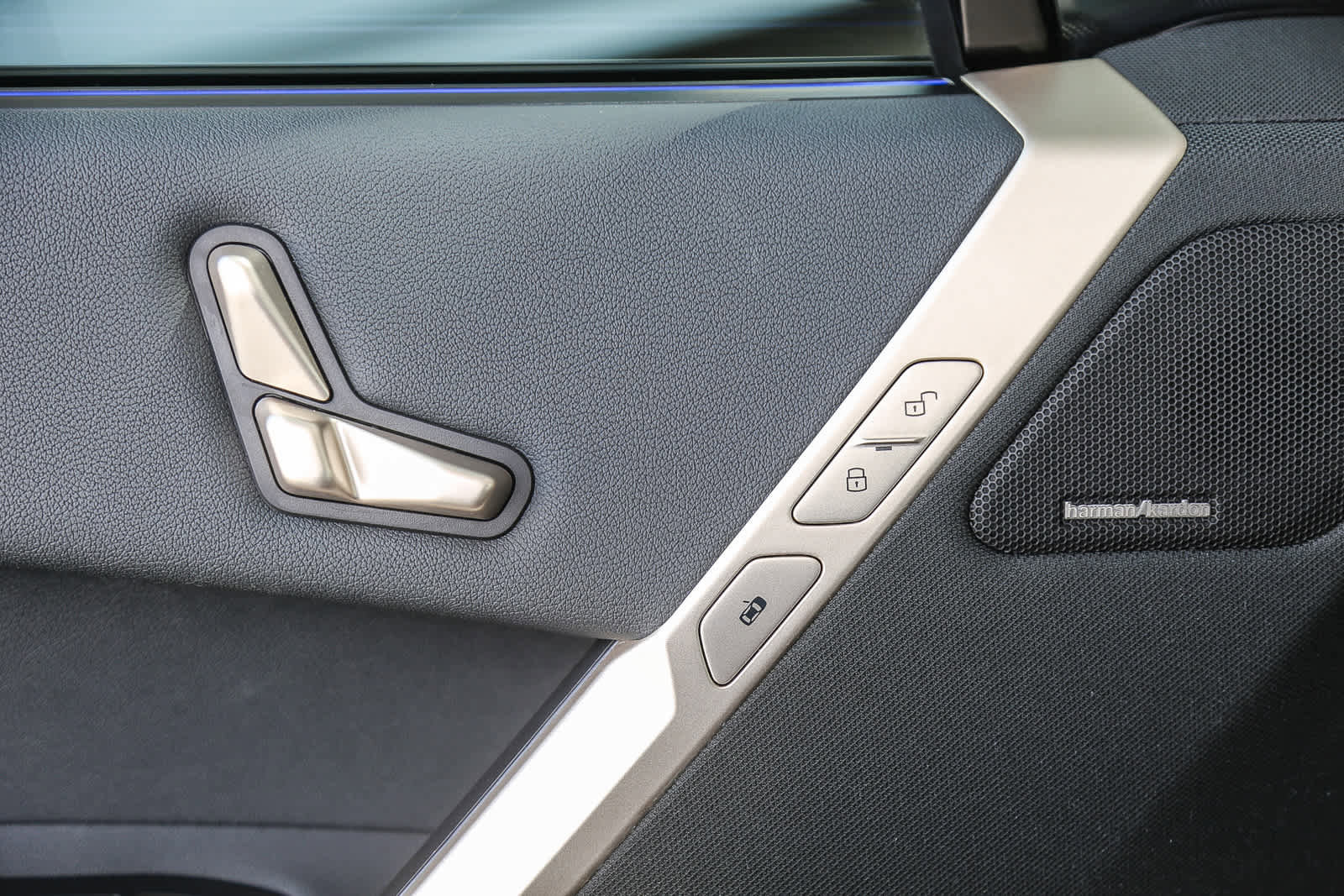 Used 2025 BMW iX xDrive50 image 18