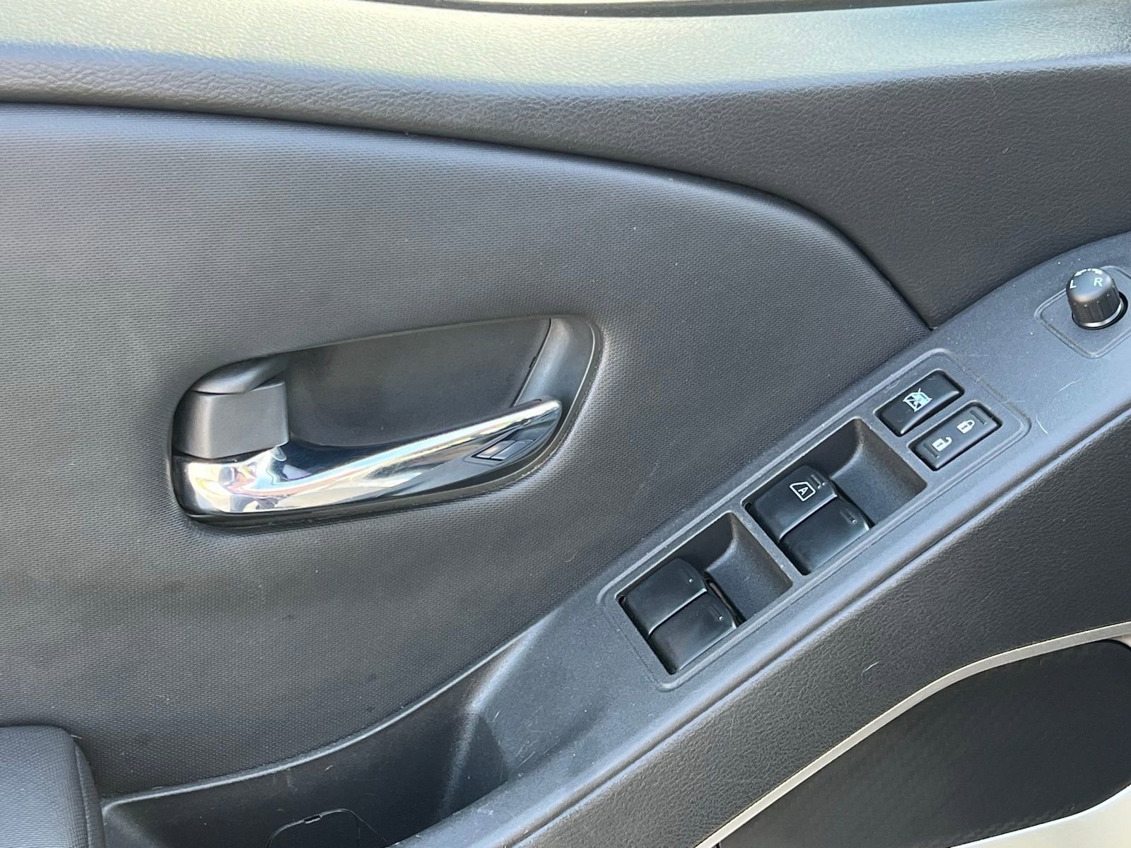 Used 2022 Nissan Frontier SV w/ Technology Package image 24